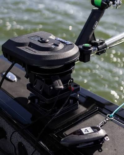 Scotty 1101 Depthpower 30" Electric Downrigger with Swivel Mount