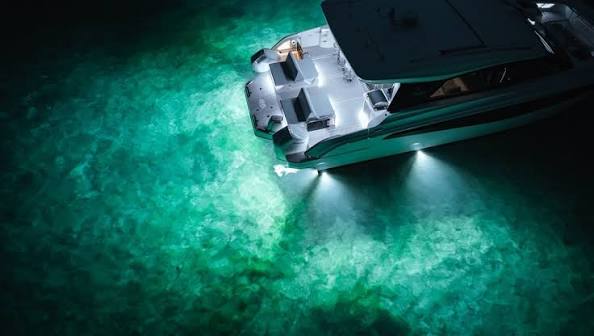 OceanLED Explore E6 XFM Underwater LED Light – Ultra White, 11,000 Lumen (E6009W)